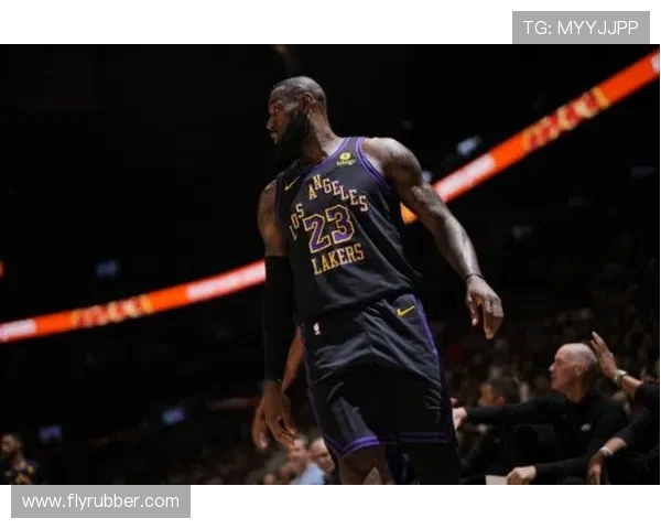 2016年季后赛骑士与猛龙第三场激战回顾与精彩瞬间分析