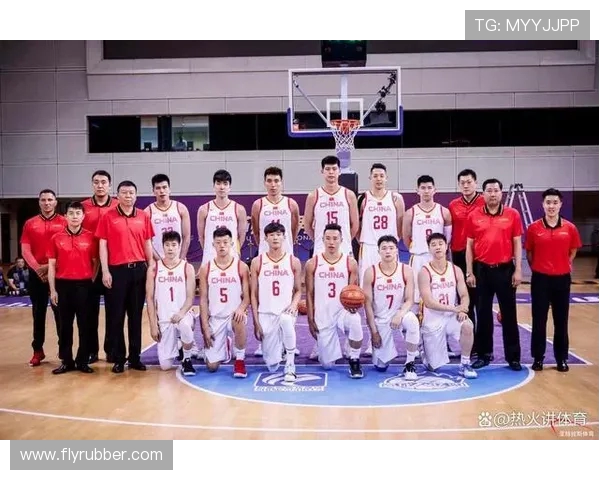 中国蓝队迎战南非男篮全力以赴争夺胜利展现团队精神与竞技风采